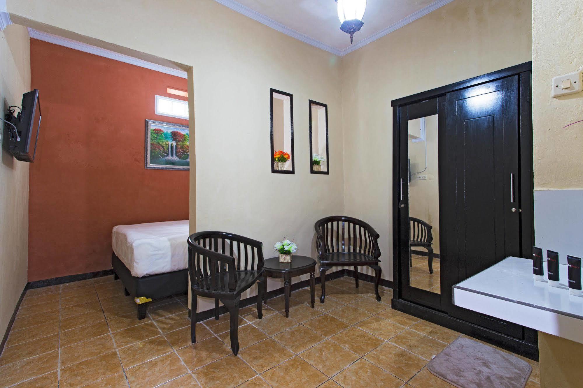 Reddoorz @ Pesanggrahan Mencil Exterior foto